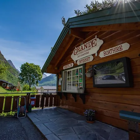 Grande Hytteutleige Og Holiday park 2*